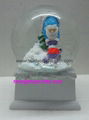 Polyresin Christmas snow ball with music base 3