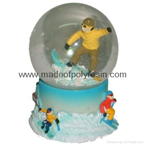 plastic snow Globe with ski man for tourist mountain gifts 2