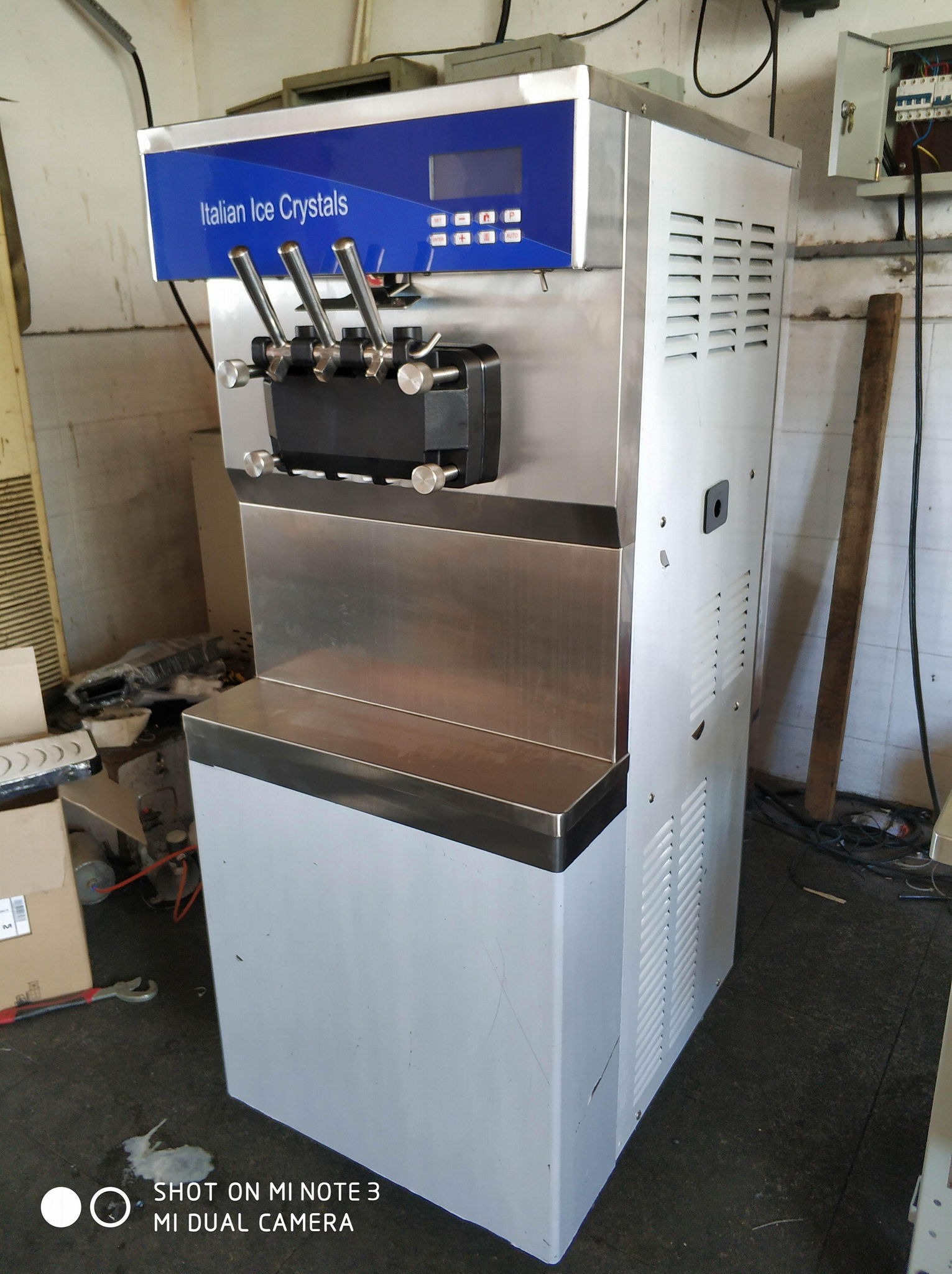 Floor Type Three Flavor Ice Cream Machines (ICM-B46F） 3