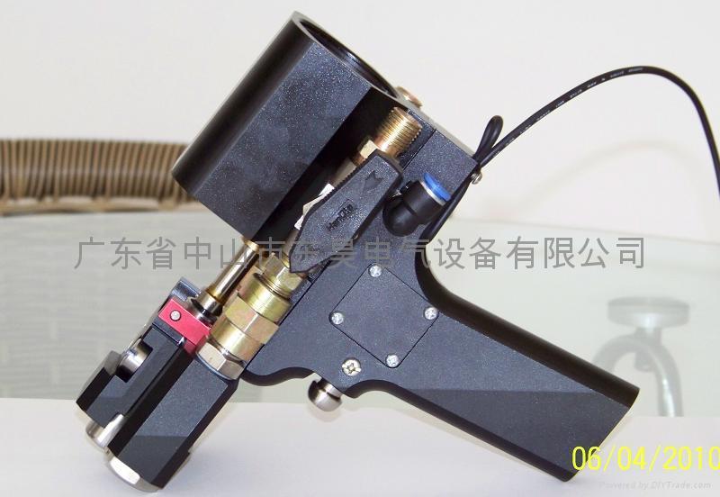 聚氨酯(PU)现场发泡缓冲包装设备 3