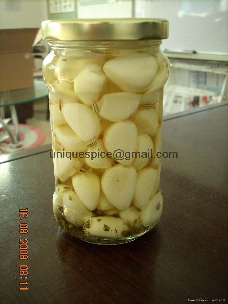 Peeled Garlic In Glass Jar (Click for Large Photo)