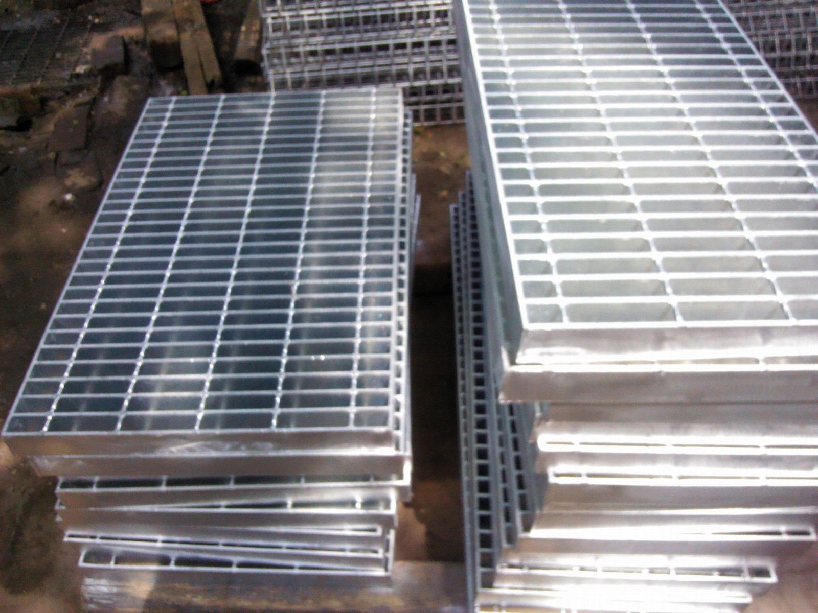 Steel grid plate