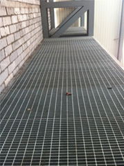 Galvanized steel grating