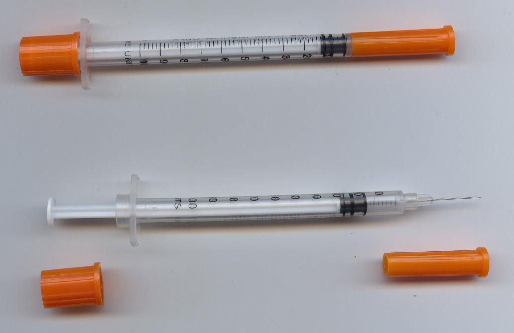 DISPOSABLE SYRINGE SET 4