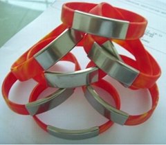 FBM001 Silicone Wristbands with metal clips