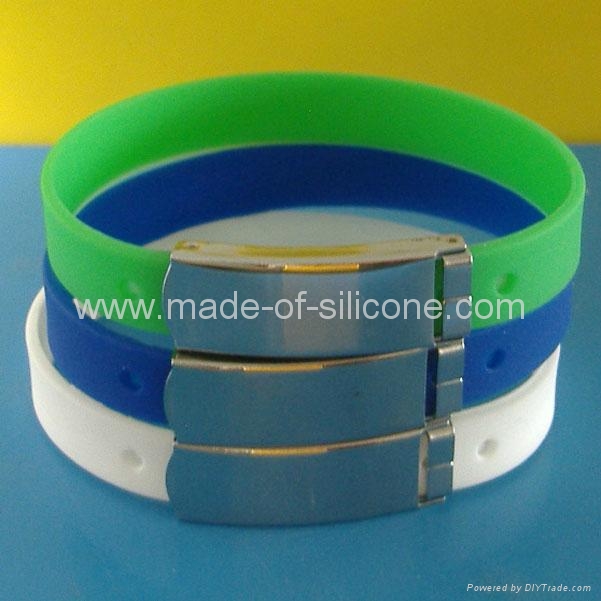 FBM002 Silicone Wristbands with metal clips 2