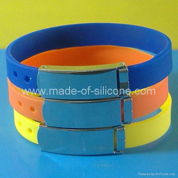 FBM002 Silicone Wristbands with metal clips