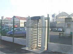 Anti-trailing full-height turnstiles