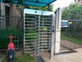 Anti-trailing full-height turnstiles 5