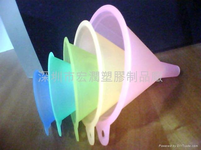 Long handle plastic funnel, 2
