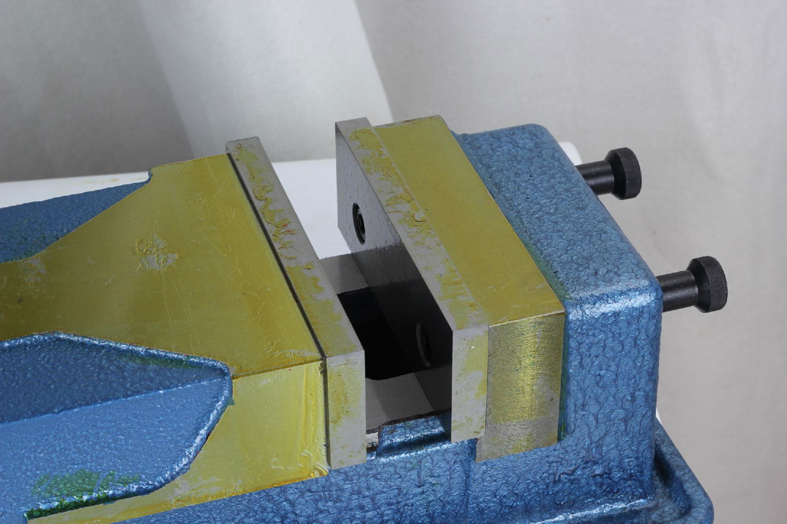 Built-in hydraulic vise 5