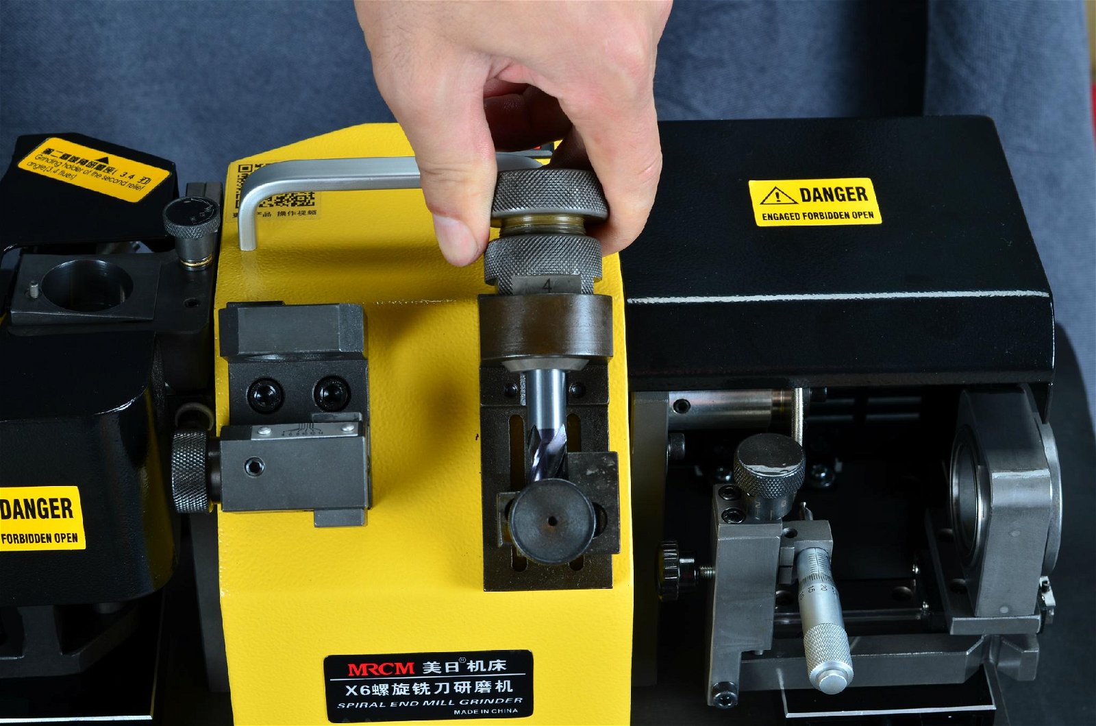 Milling cutter screw grinding machine 3