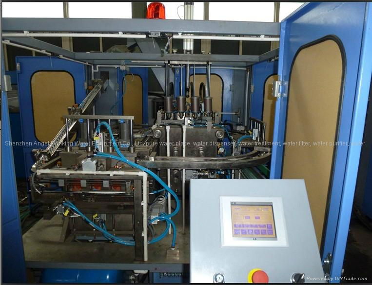 Four Cavity Linear Type Bottle Blowing Machine 4000Bottles Per Hour  3