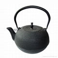 1.8 Liter cast iron teapot with nailhead design 1