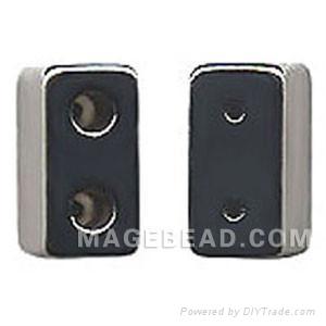 magnetic clasp with plastic cap  4