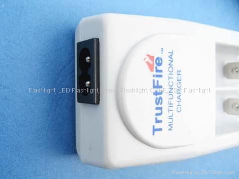 TrustFire TR-001BatteryCharger 3