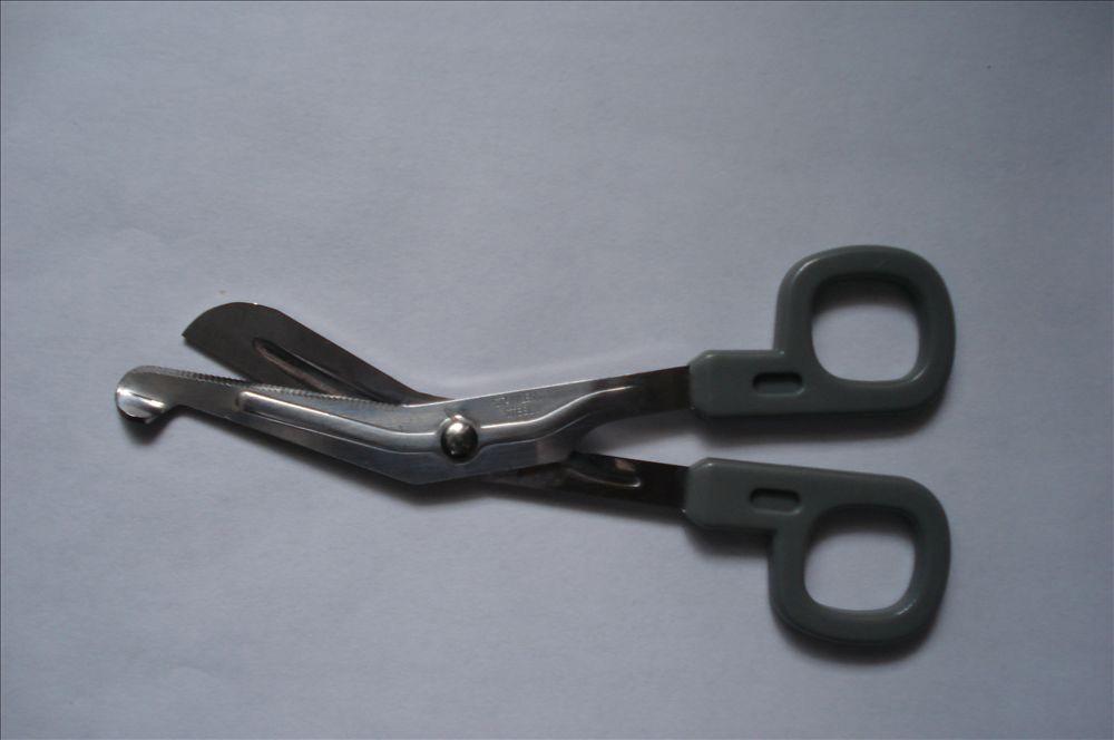 Bandage Scissors (EF-017) 4