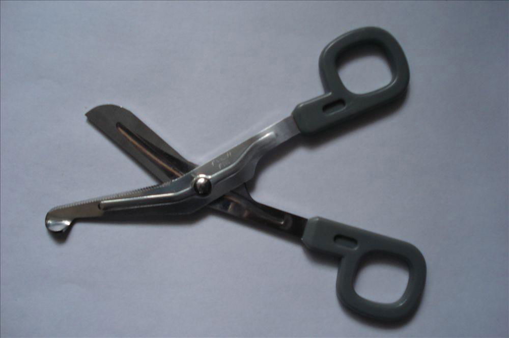 Bandage Scissors (EF-017) 5