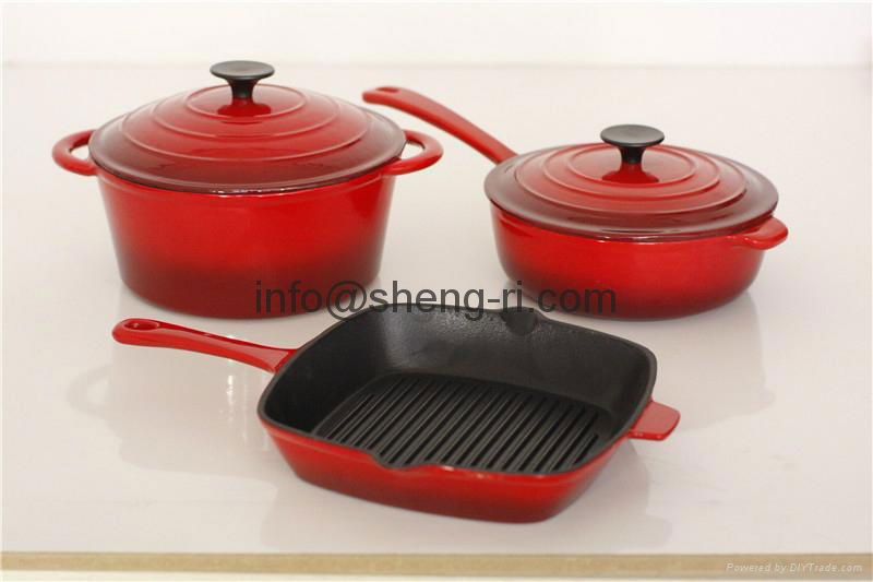 cast iron saucepan