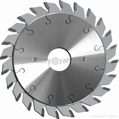 Adjustable scoring saw blades