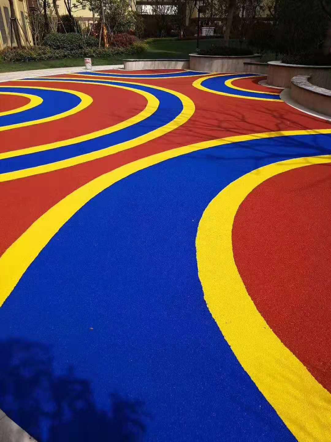 无接缝现场成型安全地垫 5