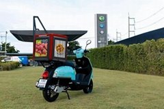 Delivery vehicle ad screen for food