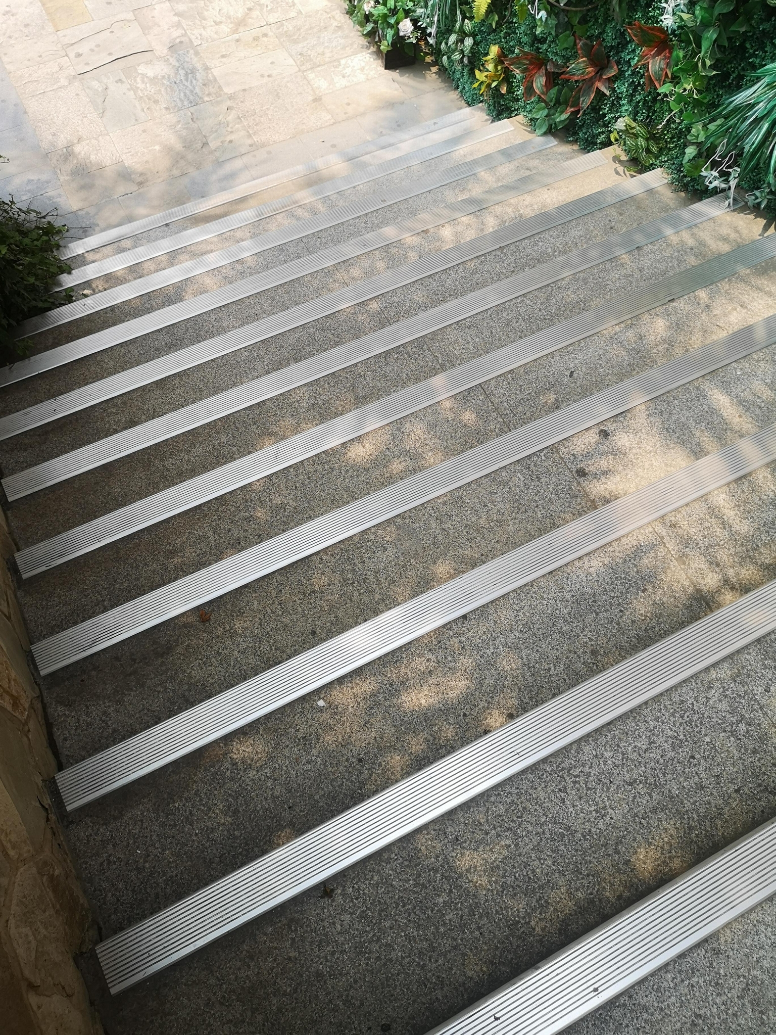 万弘楼梯踏步条铝合金楼梯防滑条 - 江苏省 - 生产商 - 产品目录