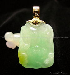 18K Gold with Green Jade Pendant