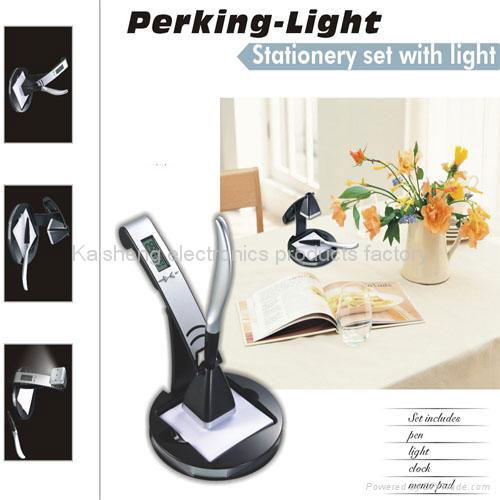 Pen restraining reading lamp