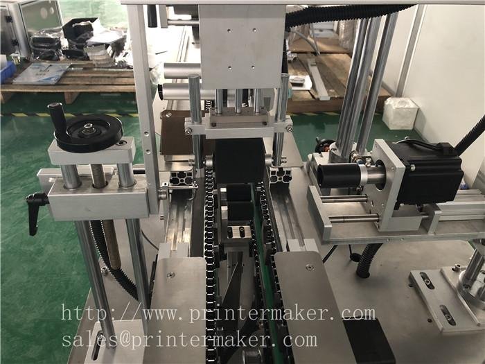 Automatic Labeling machine for toothbrush plastic packing box 3