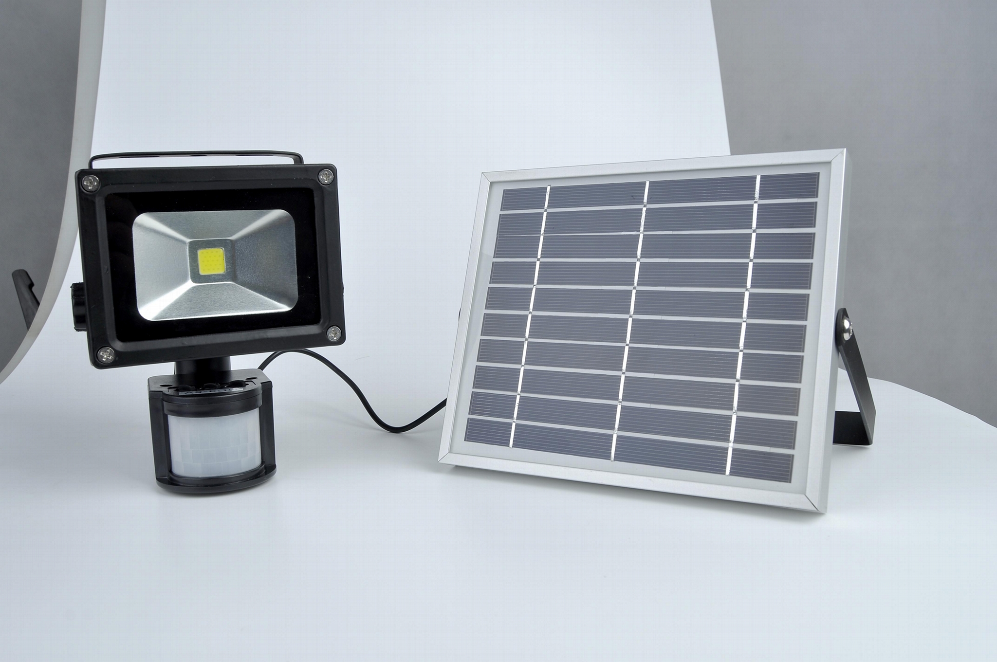 30W LED COB solar flood light with PIR sensor 4