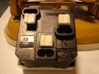 萬用多用途插座+獨特穩不落的L型安全插座（二極帶接地） 3