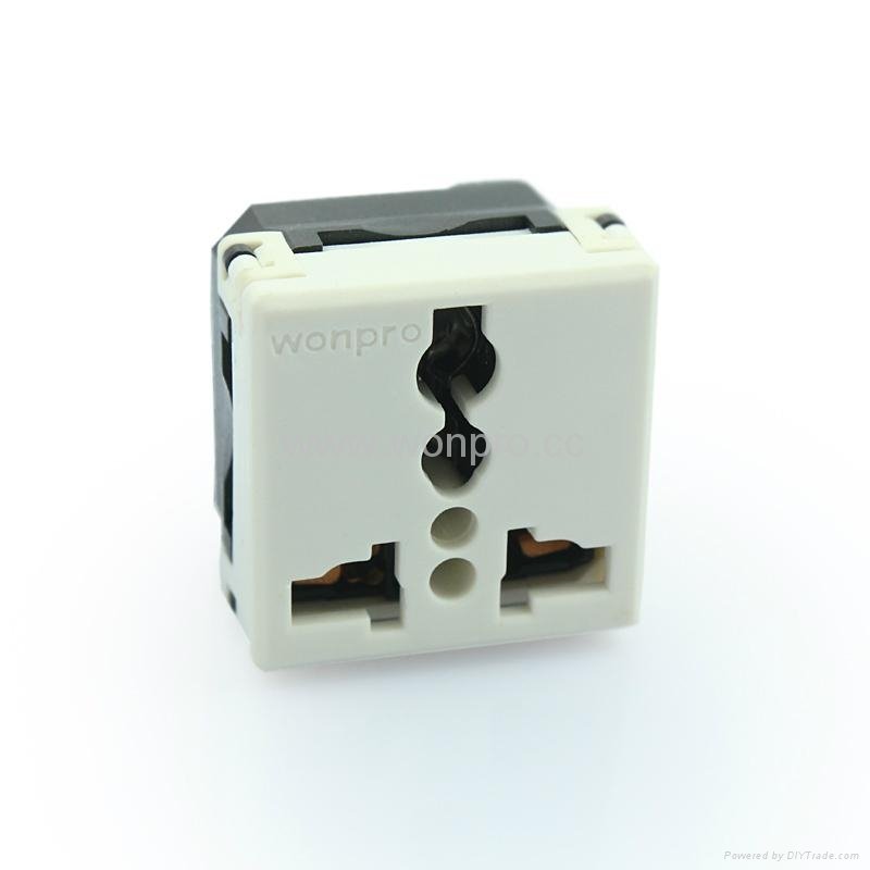 Universal receptacle module in white 2P+E10A250V(R4-W)