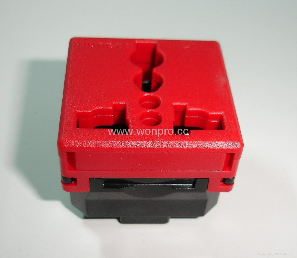 Universal receptacle module in red 2P+E(R4-R) 4