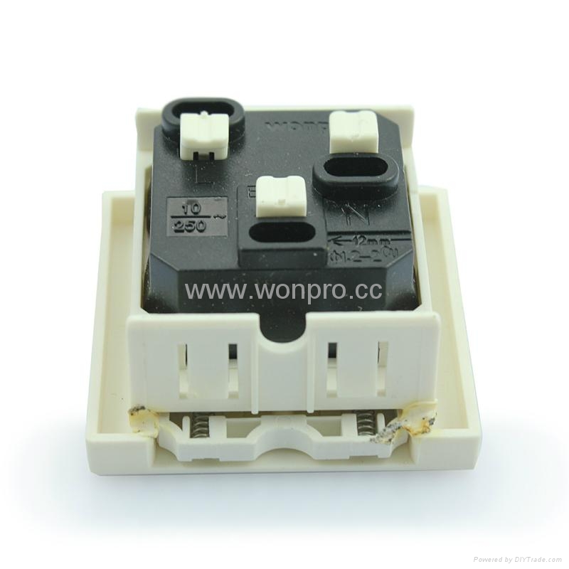 英卡入式工業用一位美標插座2P+E(BSF-R5A-W 10/15A) 2