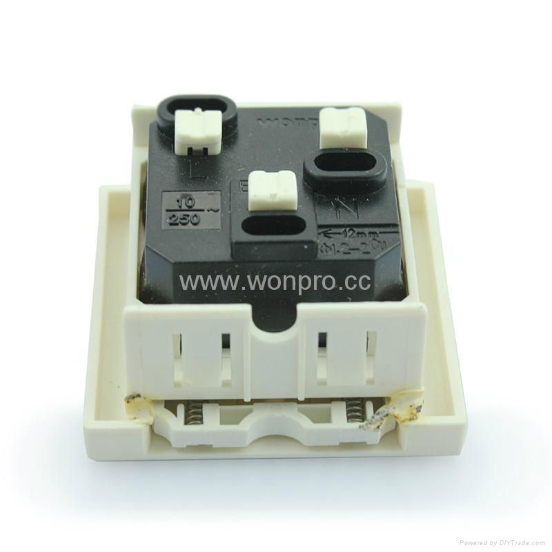 Inlay Way 1 gang Industrial USA Socket 2P+E(BSF-R5A-W 10/15A) 2