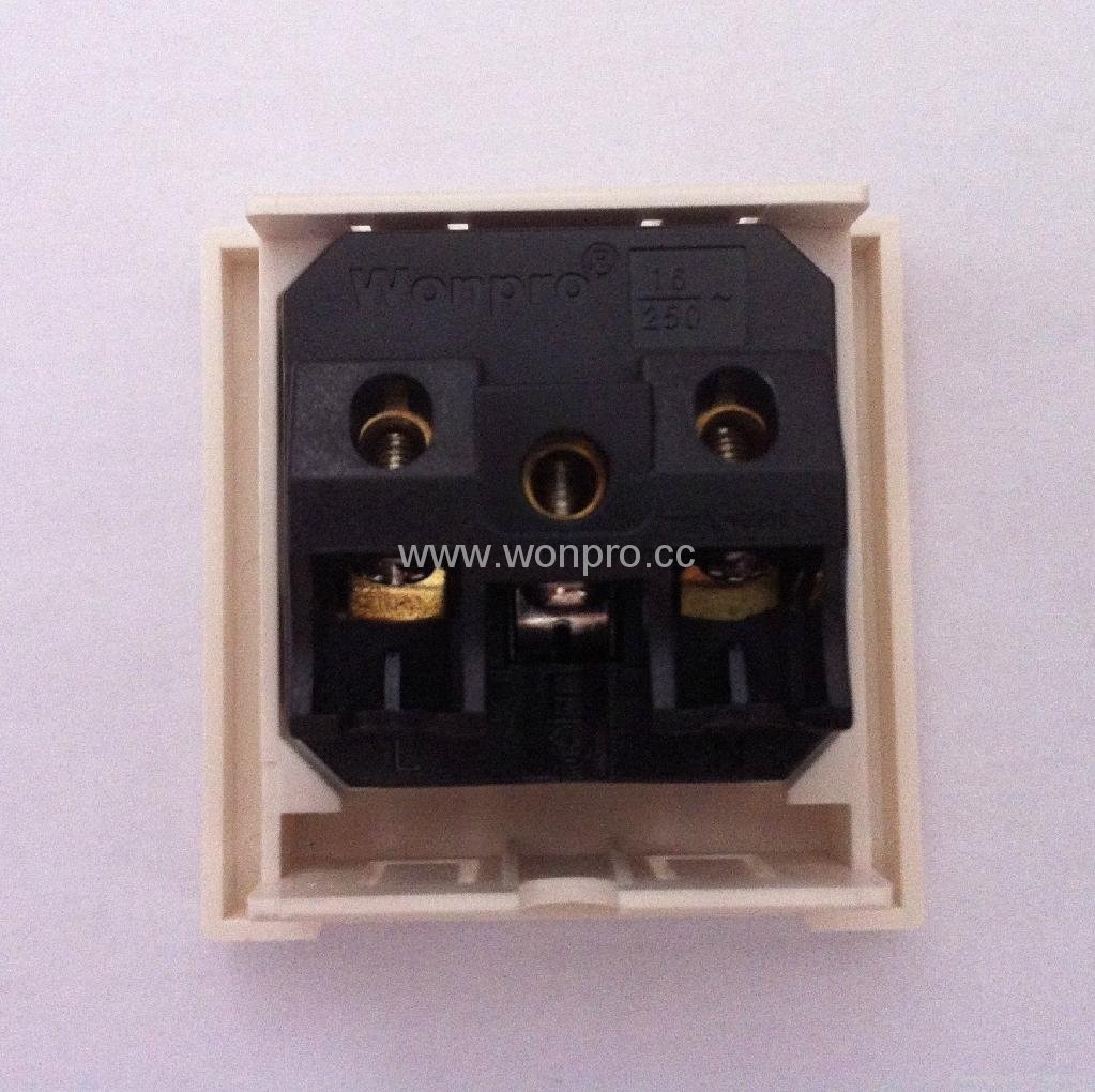 Inlay way Industrial1gang BS UK Socket-outlet w/screw 2P+E(BSF-R7T-W 16A or 20A) 2