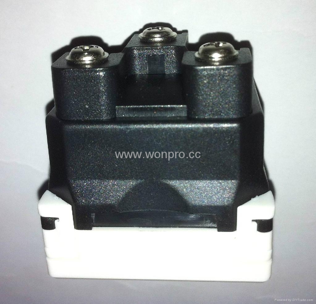 英卡入式工業用一位國標三，二極插座帶鎖線螺絲(BSF-R16BTN-W 10A) 5