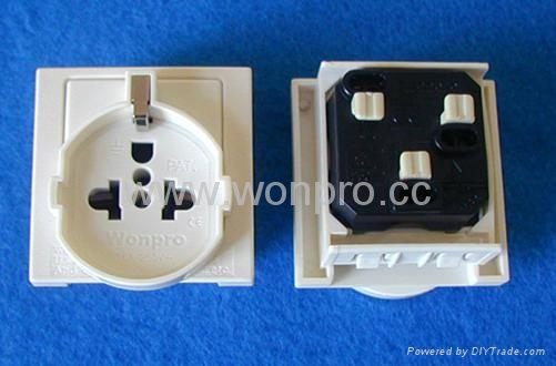 英卡入式工業用一位多用插座帶2P+E(BSF-R16-W 10A白色門) 3
