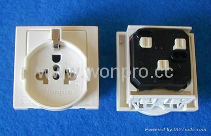 Inlay Way Industrial  GB 2 or 3 pole ,Euro & GB multi-socket 2P+E(BSF-R16-W 10A) 4