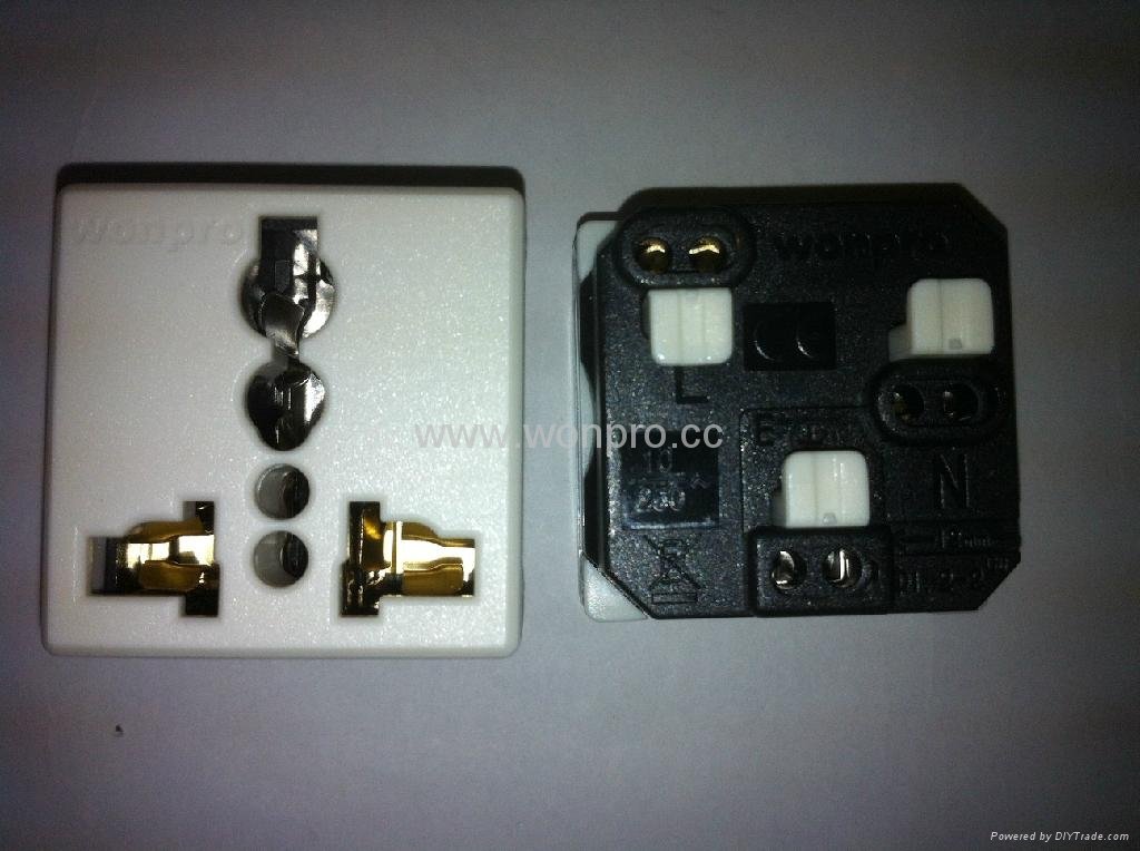 Universal receptacle module in white 2P+E10A250V(R4-W) 5