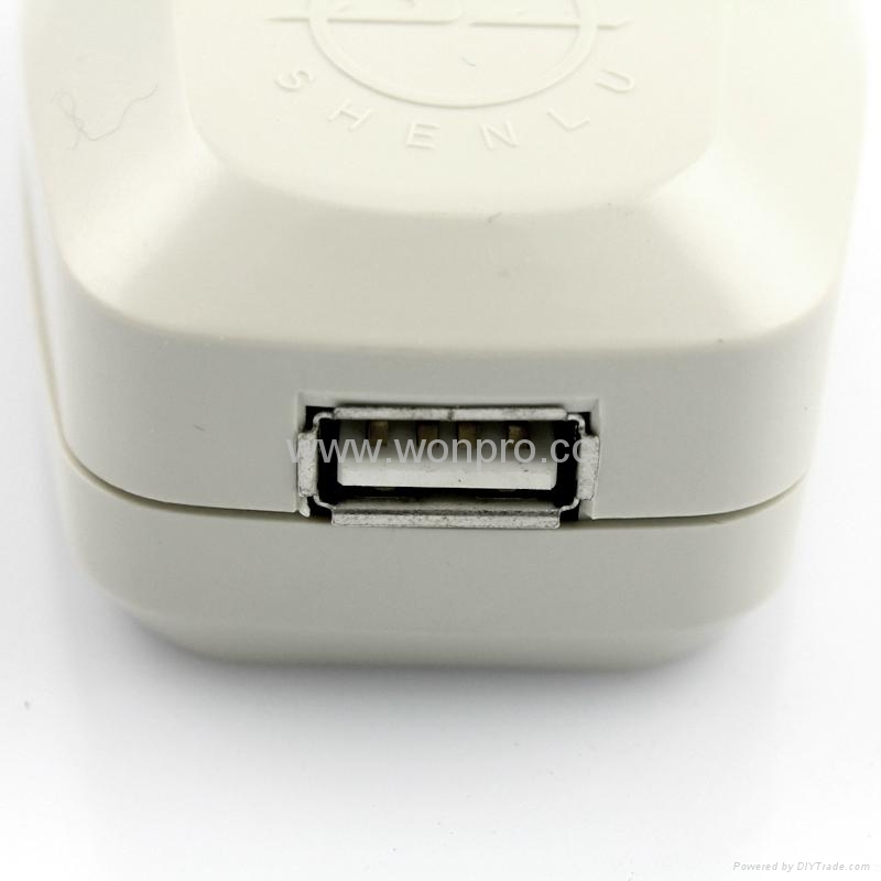 英式旅遊轉換器帶USB充電(WASDBU-7-W) 3