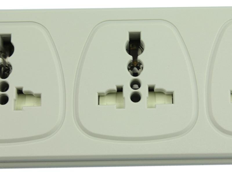 国标标准插座 专利插孔设计 安全门设置 合理插座间距