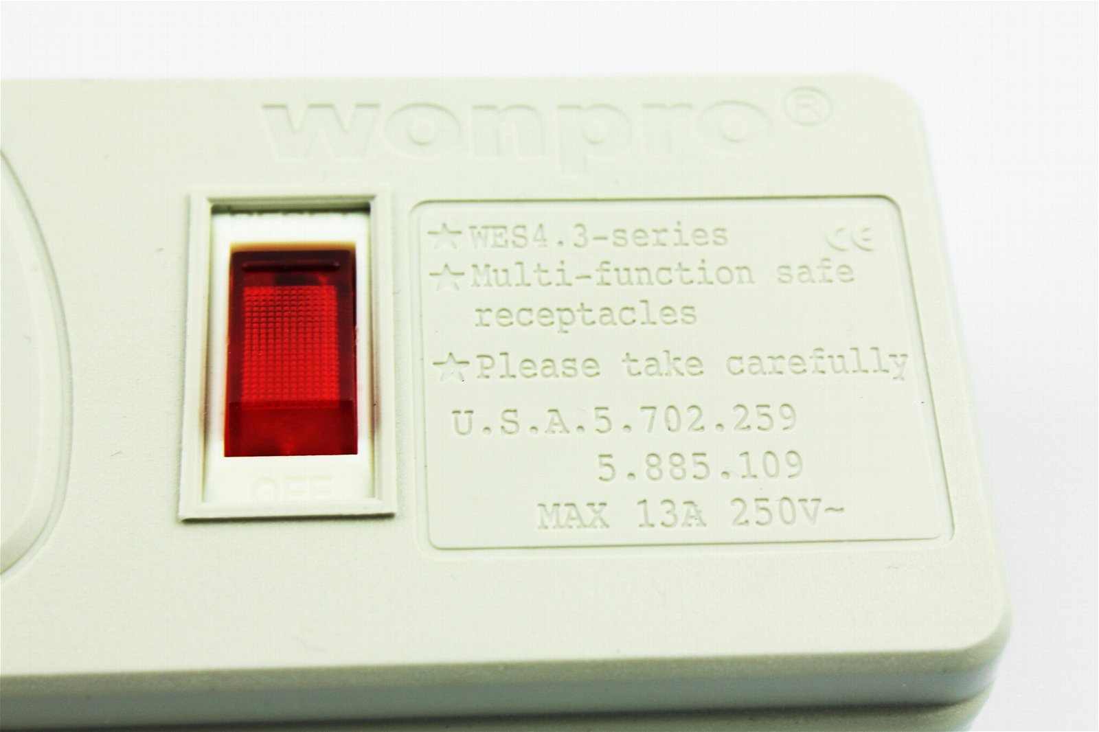 防雷型三位全球通安全插座延长线带IEC C14接口 排插 中间转换器  2