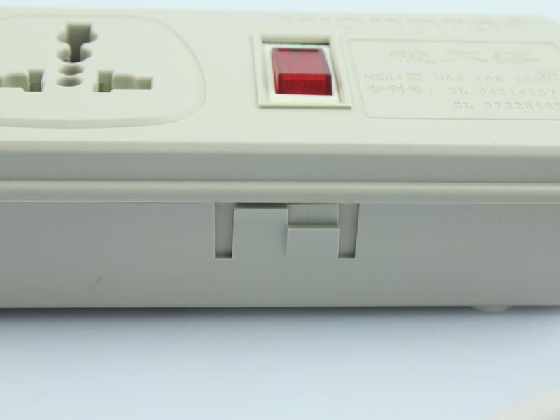 3 gang Universal Outlet Power Strip with IEC C14 port 5