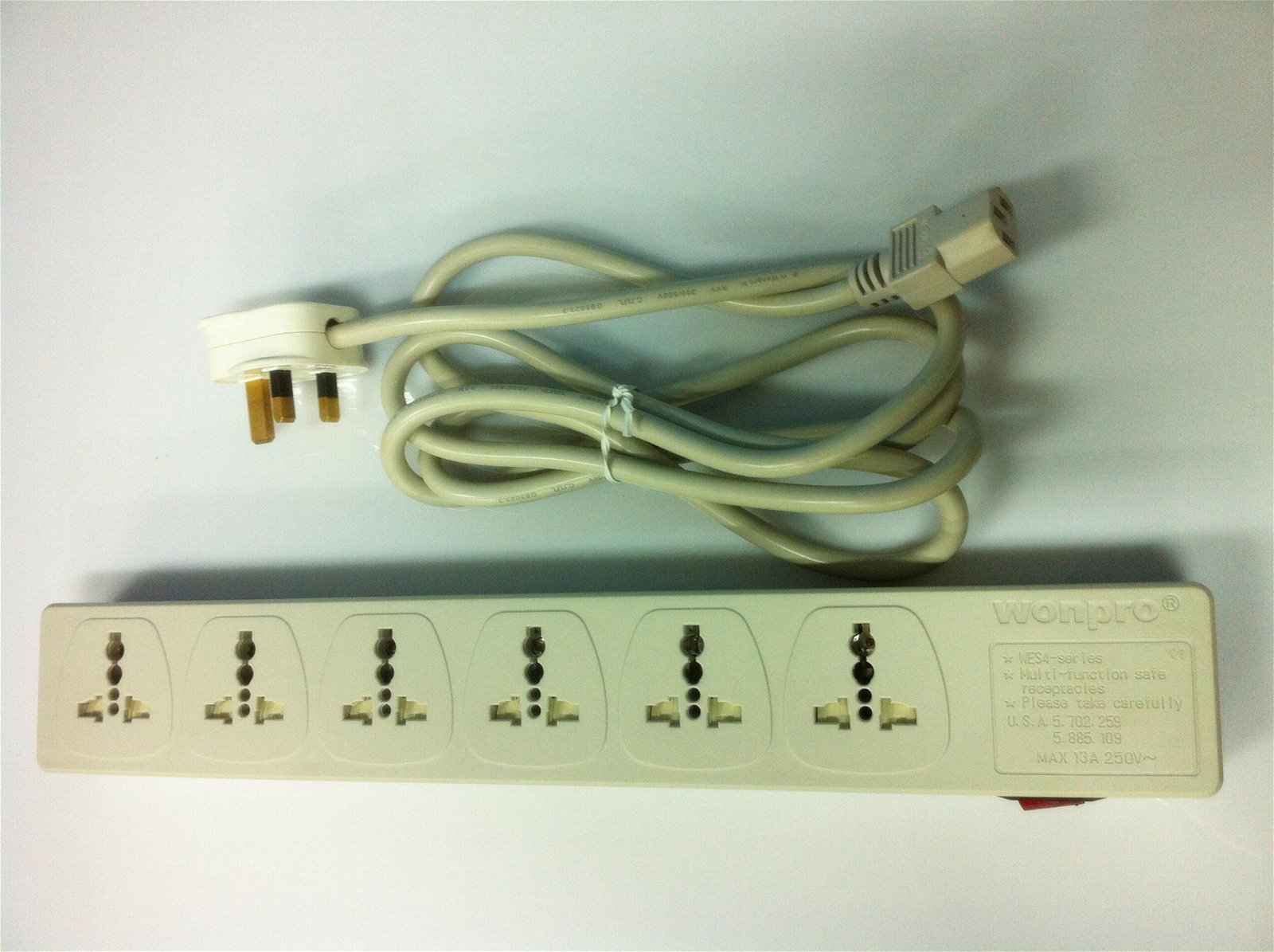 防雷型六位萬用插座帶保護延長線帶IEC C14接口 排插 中間轉換器