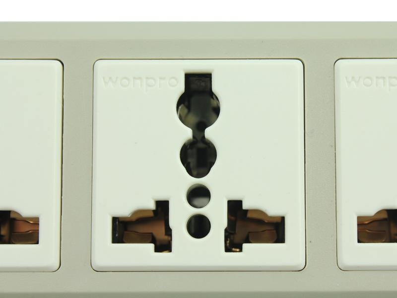 防雷型三位万用安全插座带夜光指示灯转换器 排插  3