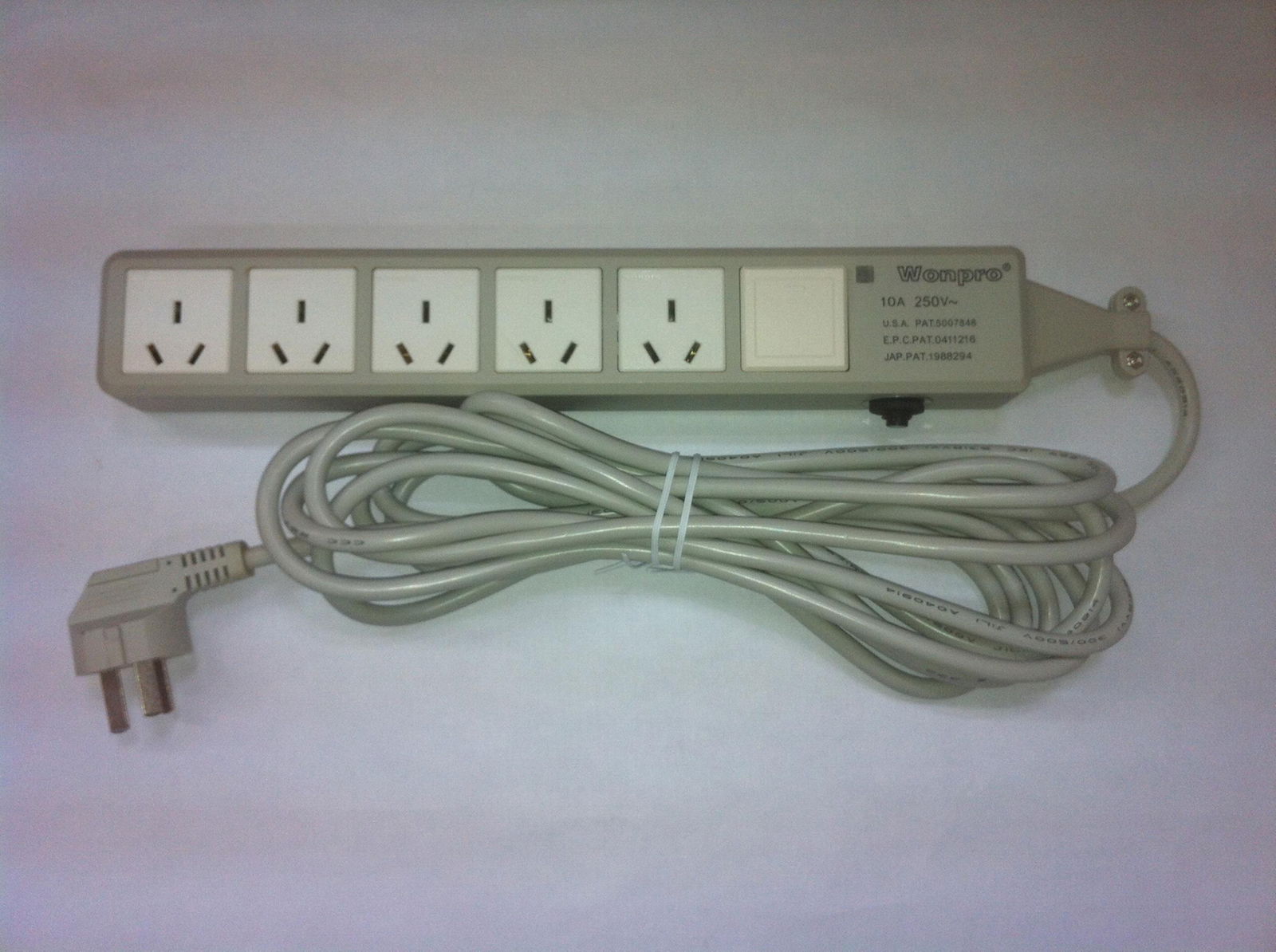 5 gang China 3-pole socket  extension with indicator 4M power cord