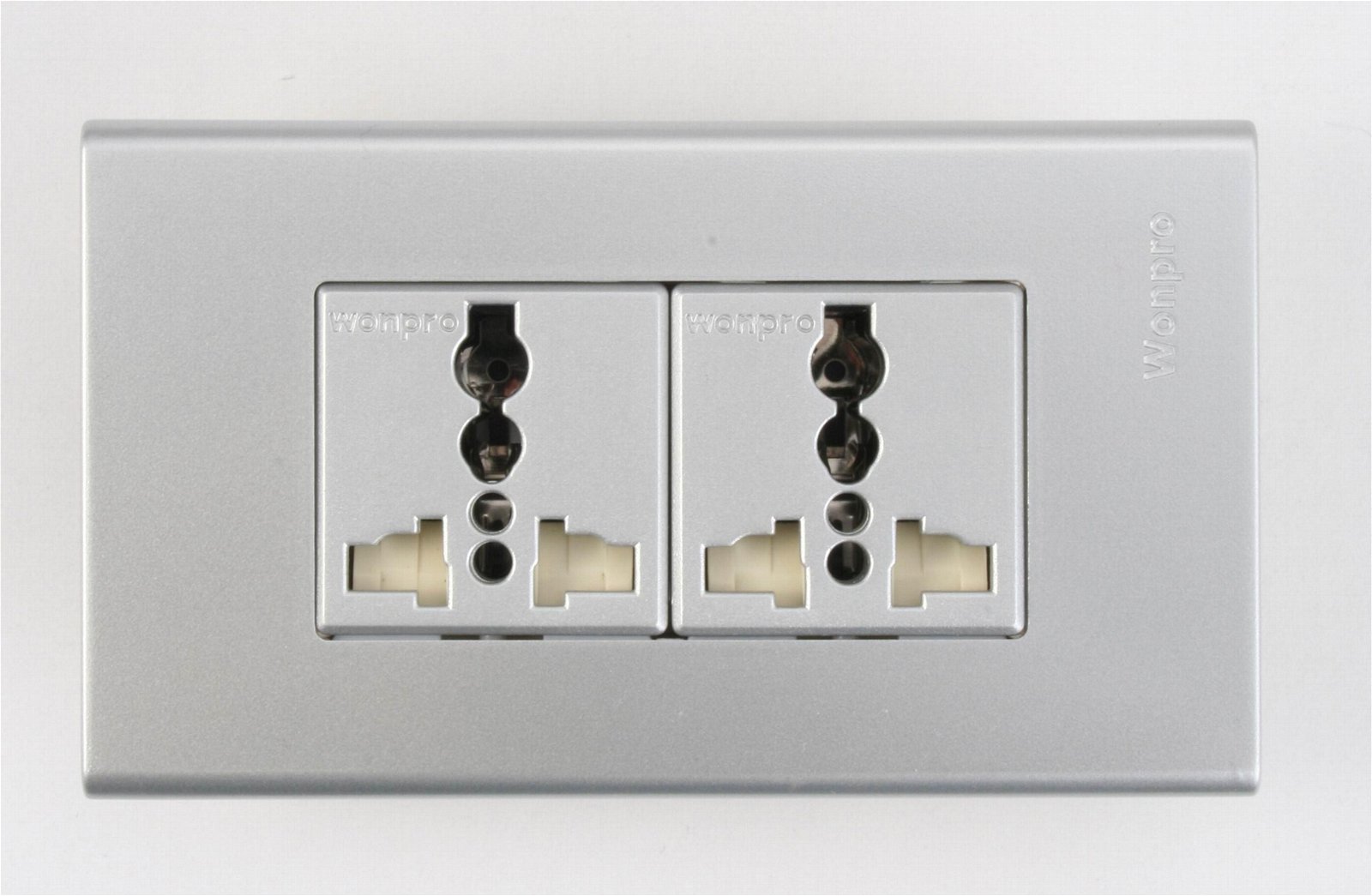 WFN series Advanced Universal socket-outlet 3