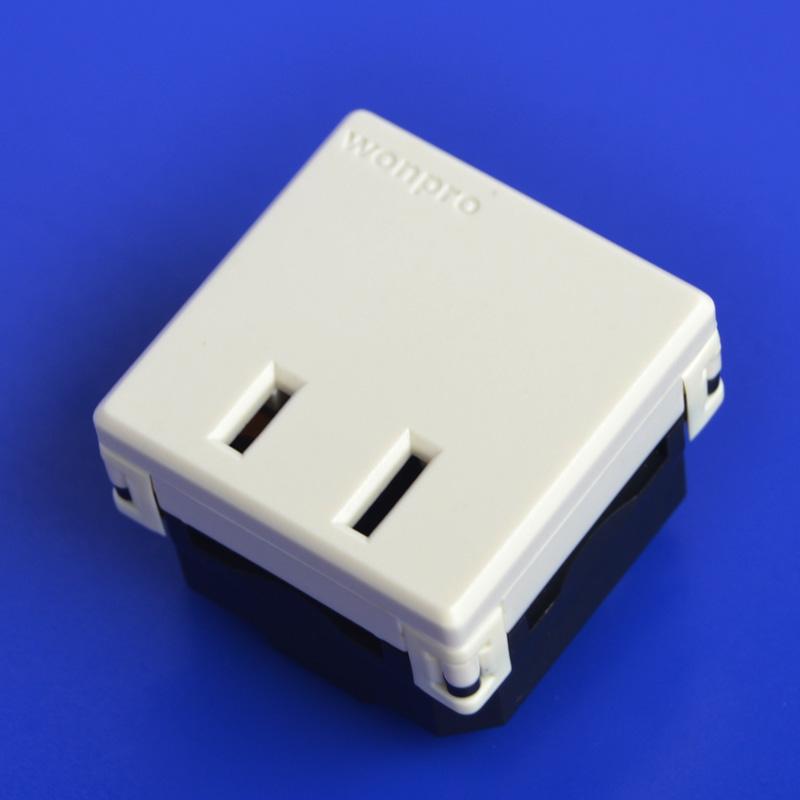 美標二極插座10A250V/15A125V(R6A-W) 2